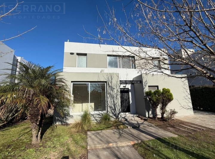 Casa · 220m² · 5 Ambientes · 2 Cocheras