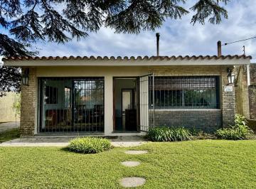Casa · 566m² · 7 Ambientes · 1 Cochera · Alquiler de Casa de 4 Dorm. en Carrasco Norte, Montevideo