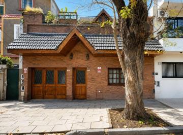 Casa de 6 ambientes, Coghlan · Casa en Dos Plantas Sobre Lote Propio con Cochera Terraza Parrilla en Coghlan en Venta