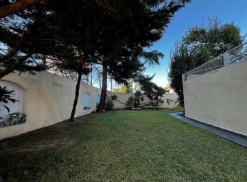 Casa · 323m² · 2 Ambientes · 2 Cocheras · Venta Casa de Diseño + Parque + Lote Excepcional