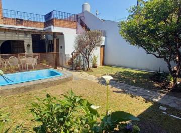 Casa de 5 ambientes, Vicente López · Preciosa Casa en 1 Planta, 5 Amb + Dep con 2 Cocheras, Piscina & Quincho con Parrilla