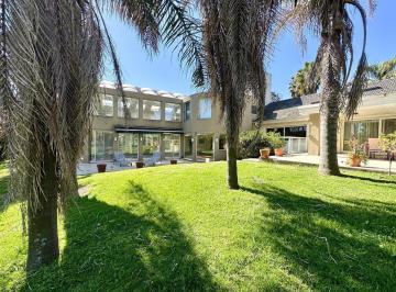 Casa · 850ha · 10 Ambientes · 5 Cocheras · Imponente Casa en Venta - Miraflores Country Club