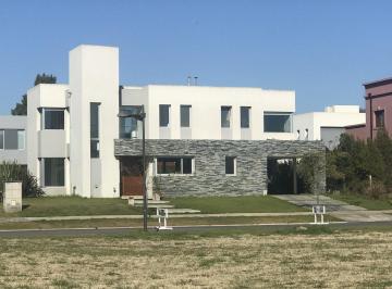 Casa · 607m² · 5 Ambientes · 2 Cocheras · Casa en Alquiler en Nuevo Quilmes