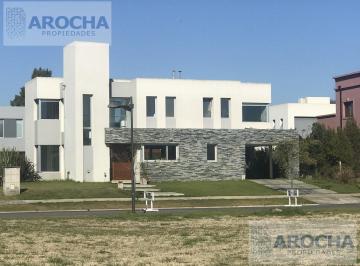 Casa · 607m² · 5 Ambientes · 2 Cocheras · Casa en Alquiler en Nuevo Quilmes
