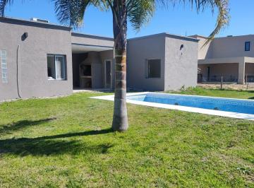 Casa · 140m² · 3 Ambientes · 3 Cocheras · Alquiler Casa 3 Ambientes con Pileta en Santa Isabel I