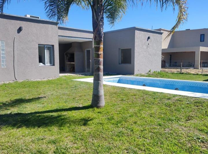 Casa · 140m² · 3 Ambientes · 3 Cocheras