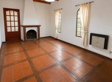 Casa de 4 ambientes, Berazategui · Casa Residencial Estilo Colonial Asentada Sobre Añoso Parque C/ Quincho y Cocher