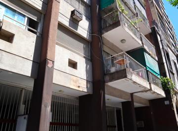 Departamento · 80m² · 5 Ambientes · Venta Departamento 3 Dorm. Laprida 600 Smt
