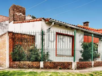 Casa · 64m² · 2 Ambientes · 1 Cochera · Casa a La Venta Bella Vista 2 Ambientes