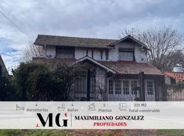 Casa · 221m² · 6 Ambientes · 2 Cocheras · Casa Venta - Monte Grande