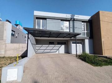 Casa · 130m² · 7 Ambientes · 2 Cocheras · La Paya II - Alquiler - Duplex / Casa - 3 Dorm..