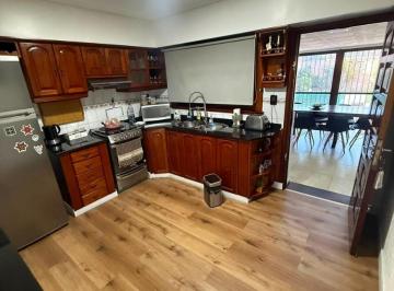 Casa · 190m² · 4 Ambientes · 1 Cochera · Venta Casa 4 Ambientes Avellaneda Pileta Quincho