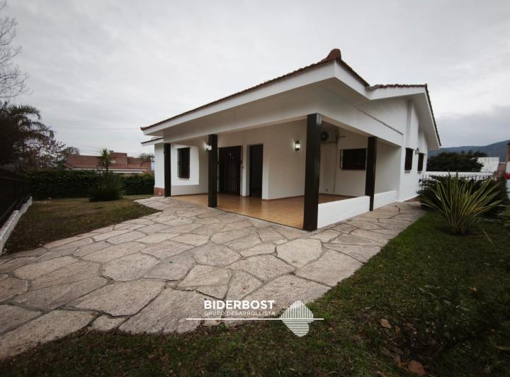 Casa · 226m² · 7 Ambientes · 4 Cocheras