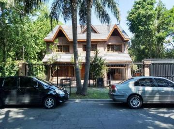 Casa · 470m² · 5 Dormitorios · 3 Cocheras · Casa en Alquiler Anual