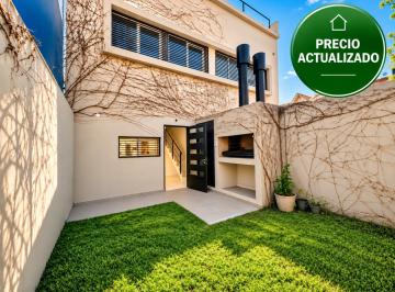 Casa de 4 ambientes, Vicente López · Moderno Diseño / Excelente Duplex 4 Amb, Jardin, Parrilla