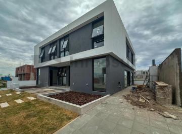 PH · 135ha · 3 Ambientes · Duplex en Venta 3 Dorm Quebradas de Manantiales