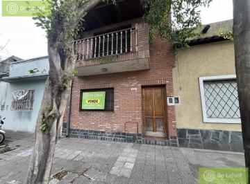 Casa · 98ha · 4 Ambientes · Venta - Casa de 4 Amb. en Olivos, Terraza y Patio (Ideal Flipping!)