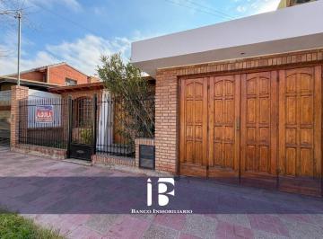 Casa de 6 ambientes, Capilla del Rosario · Casa en Barrio Santa Ana. Guaymallén