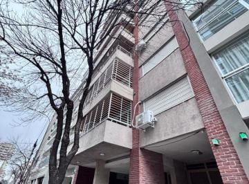 Departamento de 2 ambientes, Flores · 2 Ambientes Semipiso con Balcón y Laundry – Excelente Ubicación