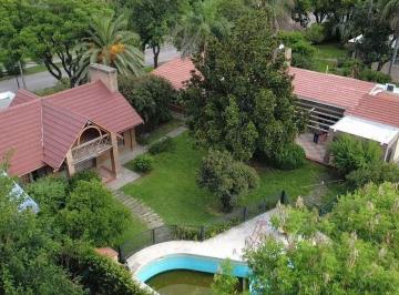 Casa · 297m² · 6 Ambientes · 2 Cocheras · Unica - Casa Quincho y Pileta en Venta - Matilde