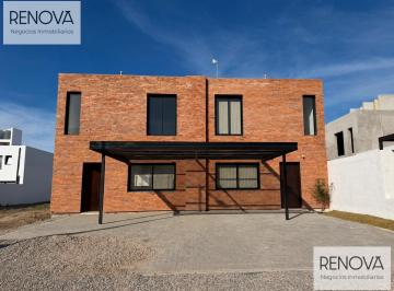 Casa · 90m² · 4 Ambientes · 1 Cochera · Excelente Dúplex a Estrenar en Rincones de Manantiales!