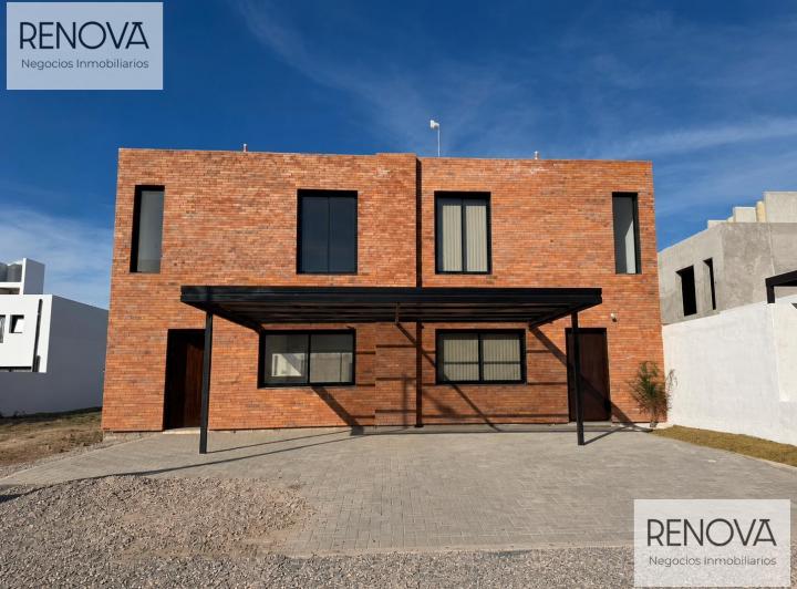 Casa · 90m² · 4 Ambientes · 1 Cochera