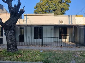 Casa · 94m² · 4 Ambientes · 1 Cochera · Venta Casa 4 Ambientes Jardin Cohera Boulogne