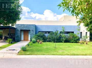 Casa · 293m² · 6 Ambientes · 2 Cocheras · Casa en Venta Sobre Lote Interno en a Barrio El Remanso Haras Santa Maria, Loma Verde