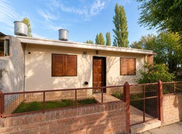 Casa · 65m² · 8 Ambientes · 1 Cochera · Casa en Venta (Barrio Cgt, Villa Regina)