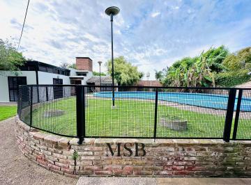 Casa · 134m² · 7 Ambientes · 1 Cochera · Casa 2 Dorm. con Parque, Pileta y Cancha de Tennis