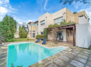 Casa · 451m² · 5 Ambientes · 4 Cocheras · Casa - Estilo Racionalista - Los Pinares - Mar del Plata - Piscina - Jardin - Quincho - Parrilla