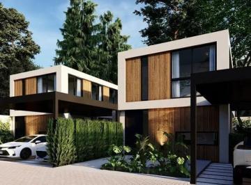 Casa · 140m² · 4 Ambientes · 1 Cochera · Casa en Barrio Parque Leloir
