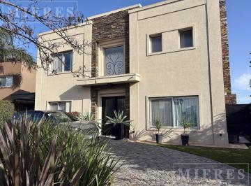 Casa · 166m² · 6 Ambientes · 1 Cochera · Casa en Venta a Laguna Barrio Norte El Cantón