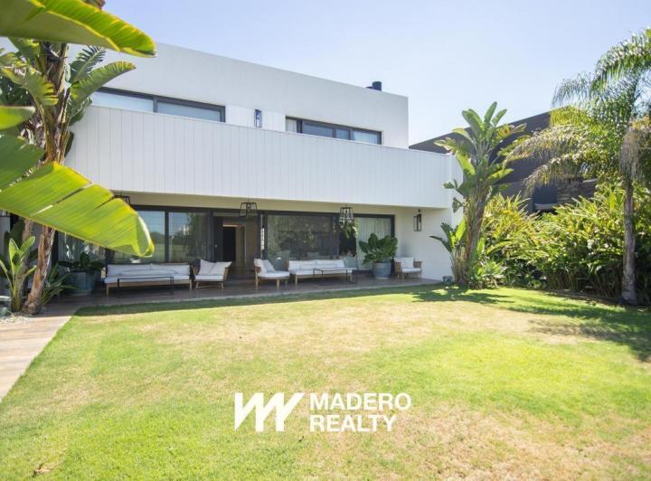 Casa · 649m² · 8 Ambientes · 8 Cocheras