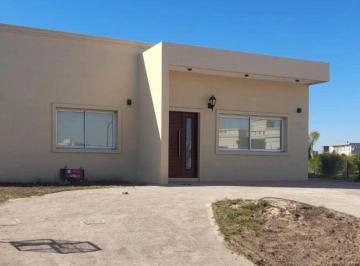 Casa · 144m² · 4 Ambientes · 4 Cocheras · Casa en Alquiler en Cruz del Sur, San Vicente