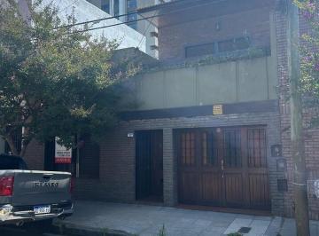 Casa · 250m² · 5 Ambientes · 1 Cochera · Casa 5 Ambientes en Alquiler - Uso Profesional o Comercial - Quilmes