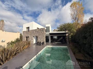 Casa · 351m² · 3 Dormitorios · Casa en Venta La Rufina