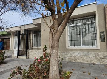 Casa de 6 ambientes, San Francisco del Monte · Casa en Godoy Cruz en Venta