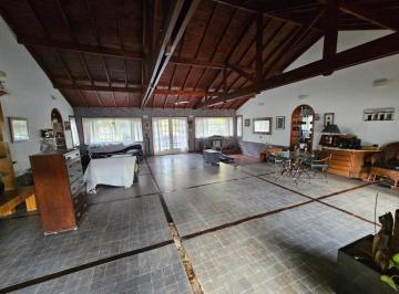 Casa · 420m² · 8 Ambientes · 2 Cocheras · Oportunidad!. Casa a La Venta 8 Ambientes. Ideal Para Desarrollo de Instituciones o Vivienda Famil