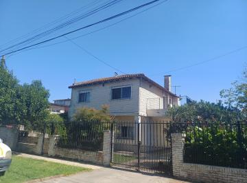 Casa · 191m² · 6 Ambientes · 2 Cocheras · Casa Quinta Oportunidad!