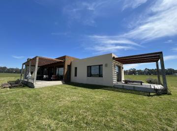 Casa · 160m² · 2 Dormitorios · Casa en Venta y Alquiler Pueblo Mio