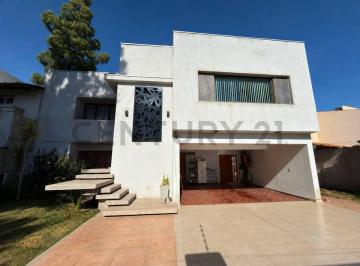 Casa · 313m² · 7 Ambientes · Casa de Categoria en Venta - Villa Nueva, Guaymallén