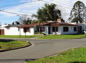 Casa de 5 ambientes, La Plata · Casa en Venta en Los Hornos