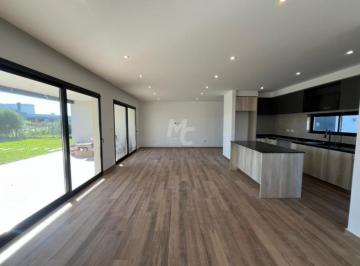 Casa · 600m² · 4 Ambientes · 1 Cochera · Casa en Venta en Santa Lucia