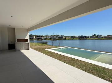 Casa · 270m² · 5 Ambientes · 3 Cocheras · Casa en Venta en Barrio Santa Ana Villanueva