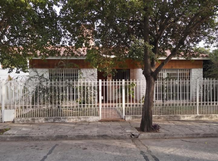 Casa · 263m² · 5 Ambientes · 4 Cocheras