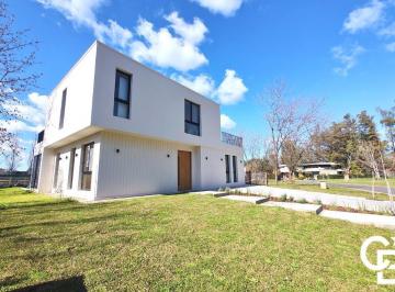 Casa · 250m² · 5 Ambientes · 3 Cocheras · Casa en Azzurra Tortugas