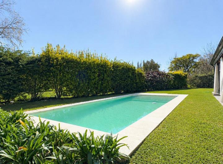 Terreno · 230m² · 7 Ambientes · 3 Cocheras