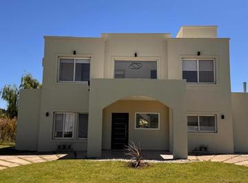 Casa · 180m² · 5 Ambientes · 5 Cocheras · Barrio Santa Juana - Casa en Venta - Canning