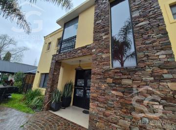 Casa · 200m² · 5 Ambientes · 3 Cocheras · Casa en Venta 5 Ambientes